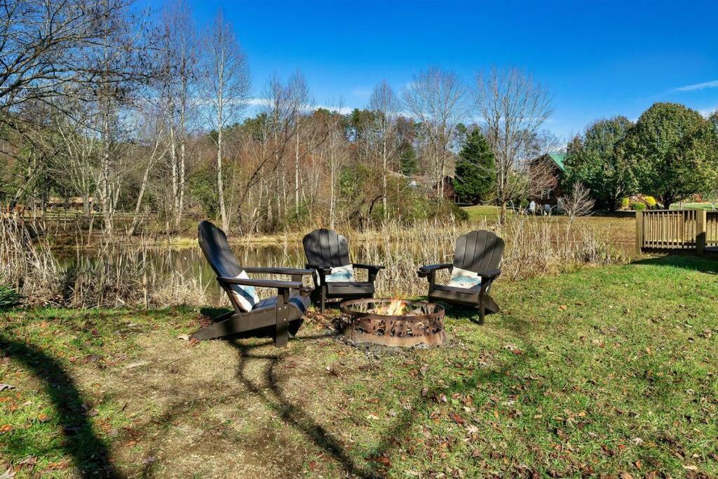 Spectacular Mtns Views With Private Hot Tub With Pool Table And Private Pond Villa Sevierville Bagian luar foto