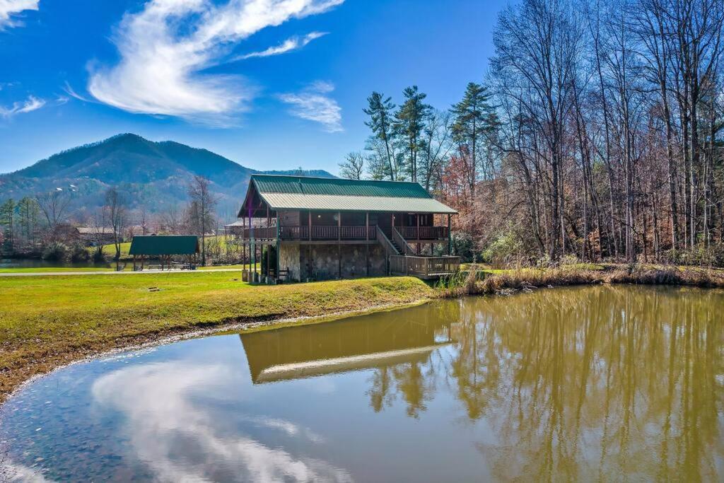 Spectacular Mtns Views With Private Hot Tub With Pool Table And Private Pond Villa Sevierville Bagian luar foto