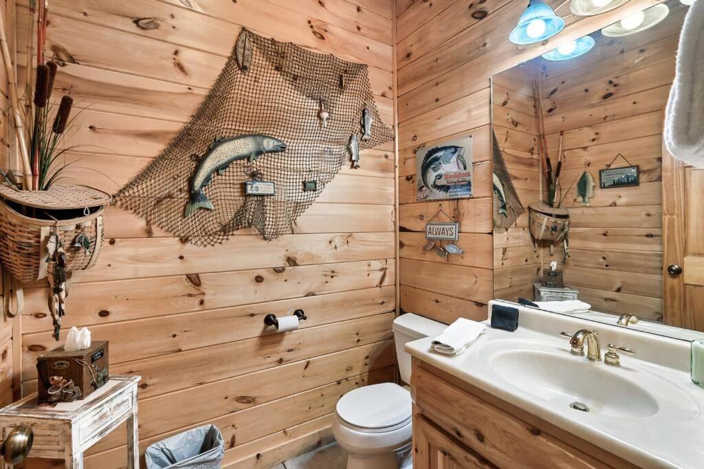 Spectacular Mtns Views With Private Hot Tub With Pool Table And Private Pond Villa Sevierville Bagian luar foto