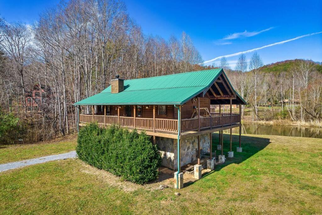 Spectacular Mtns Views With Private Hot Tub With Pool Table And Private Pond Villa Sevierville Bagian luar foto