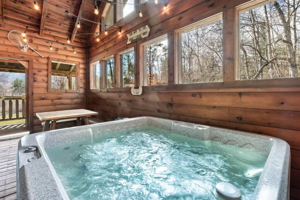 Spectacular Mtns Views With Private Hot Tub With Pool Table And Private Pond Villa Sevierville Bagian luar foto