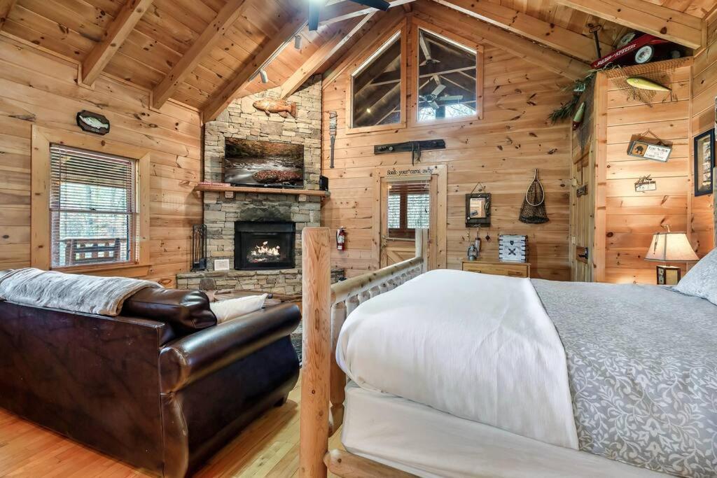 Spectacular Mtns Views With Private Hot Tub With Pool Table And Private Pond Villa Sevierville Bagian luar foto
