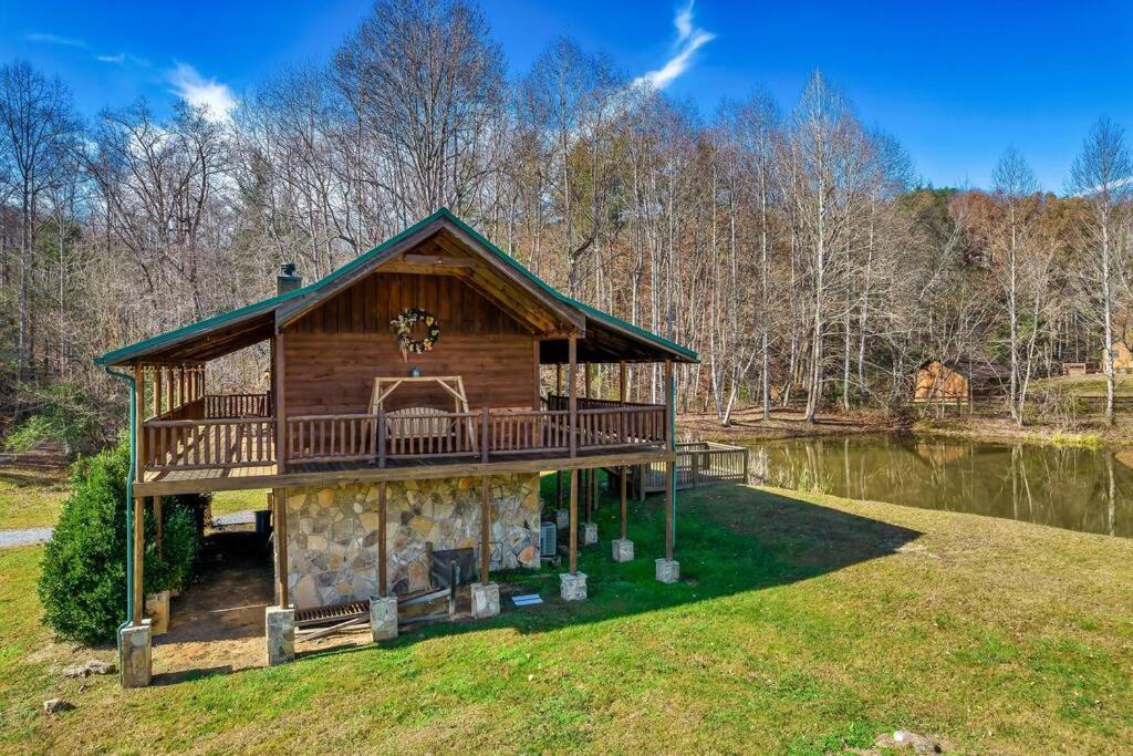 Spectacular Mtns Views With Private Hot Tub With Pool Table And Private Pond Villa Sevierville Bagian luar foto