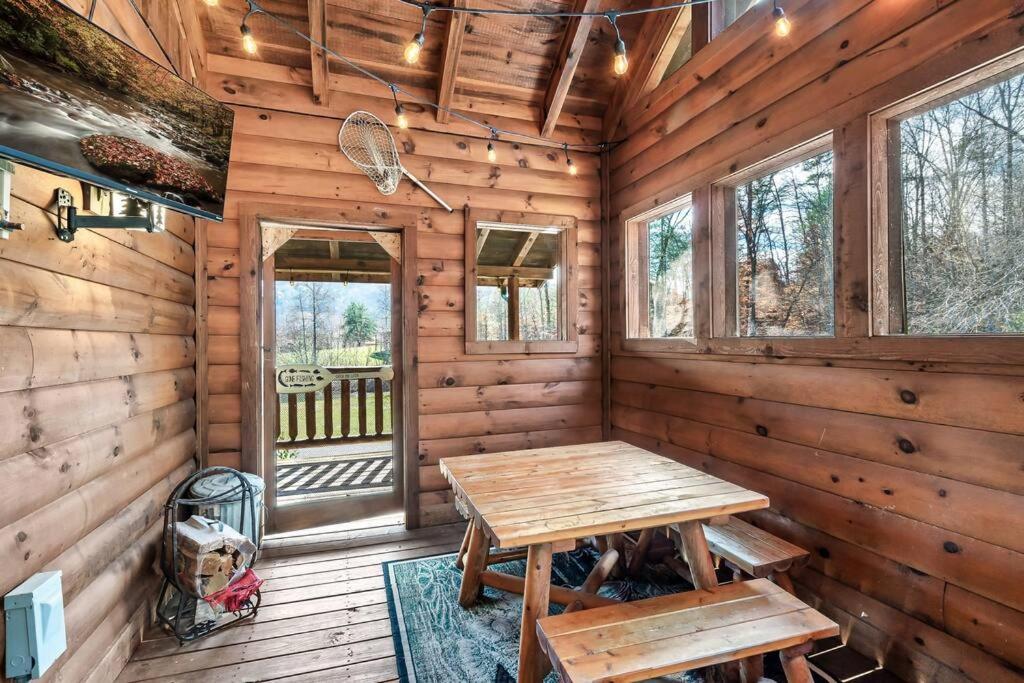 Spectacular Mtns Views With Private Hot Tub With Pool Table And Private Pond Villa Sevierville Bagian luar foto