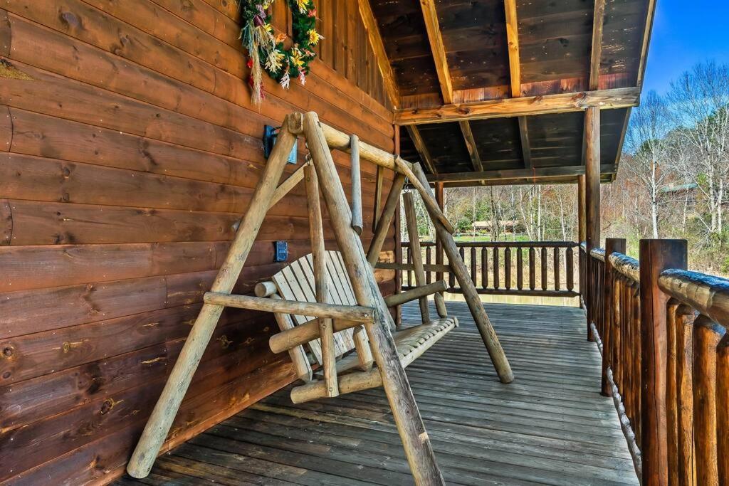 Spectacular Mtns Views With Private Hot Tub With Pool Table And Private Pond Villa Sevierville Bagian luar foto