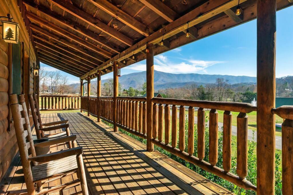 Spectacular Mtns Views With Private Hot Tub With Pool Table And Private Pond Villa Sevierville Bagian luar foto