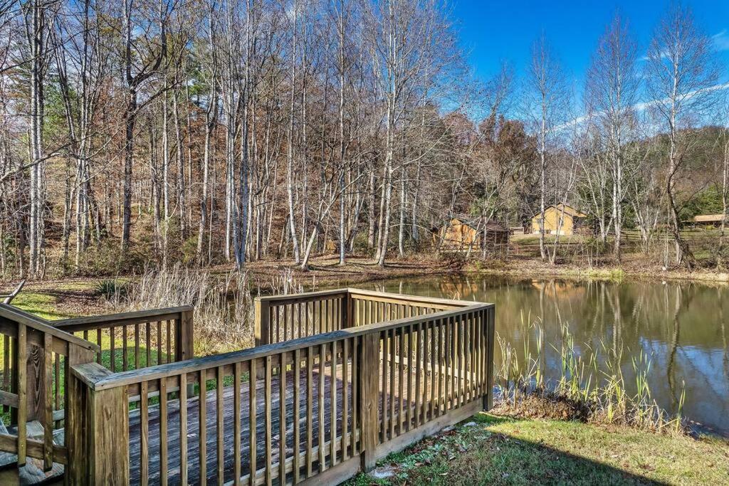 Spectacular Mtns Views With Private Hot Tub With Pool Table And Private Pond Villa Sevierville Bagian luar foto