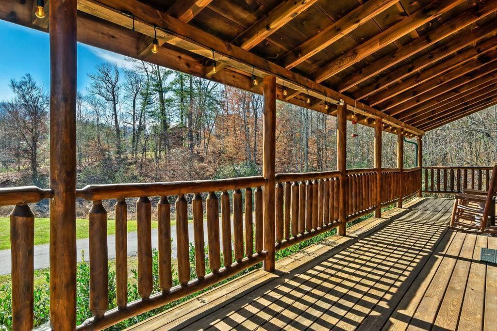 Spectacular Mtns Views With Private Hot Tub With Pool Table And Private Pond Villa Sevierville Bagian luar foto