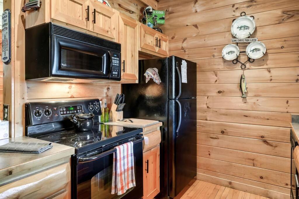 Spectacular Mtns Views With Private Hot Tub With Pool Table And Private Pond Villa Sevierville Bagian luar foto