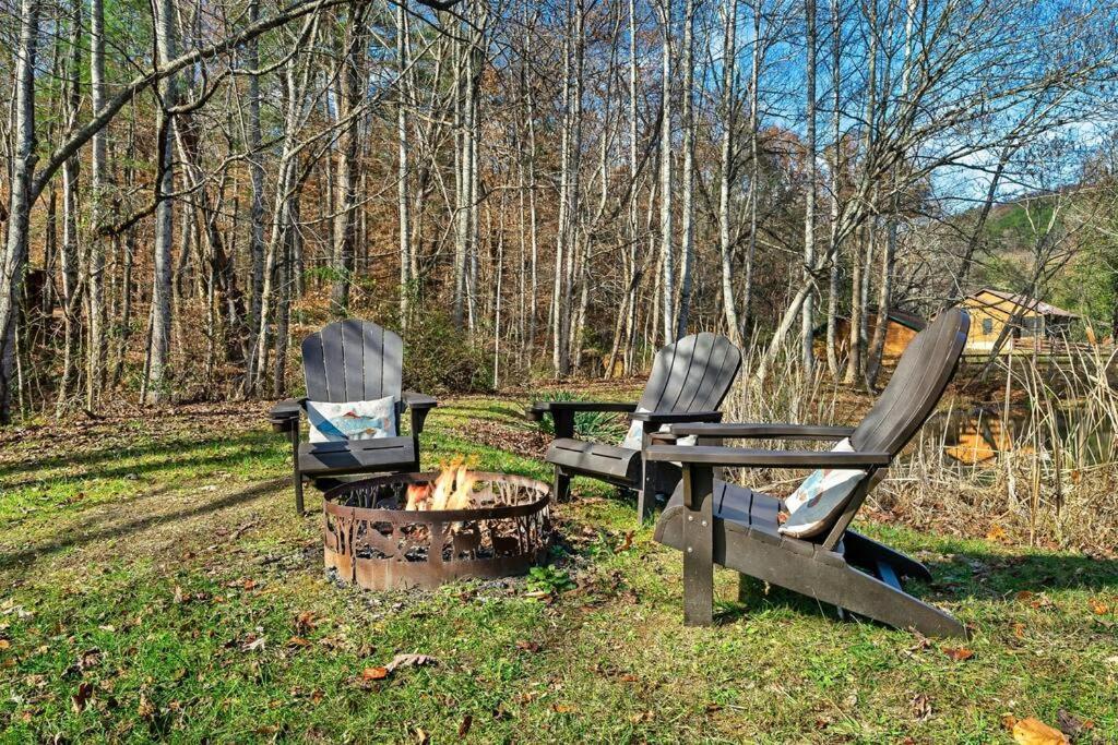 Spectacular Mtns Views With Private Hot Tub With Pool Table And Private Pond Villa Sevierville Bagian luar foto