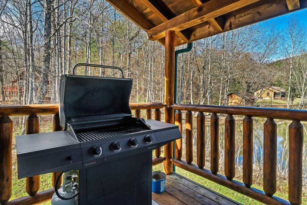 Spectacular Mtns Views With Private Hot Tub With Pool Table And Private Pond Villa Sevierville Bagian luar foto