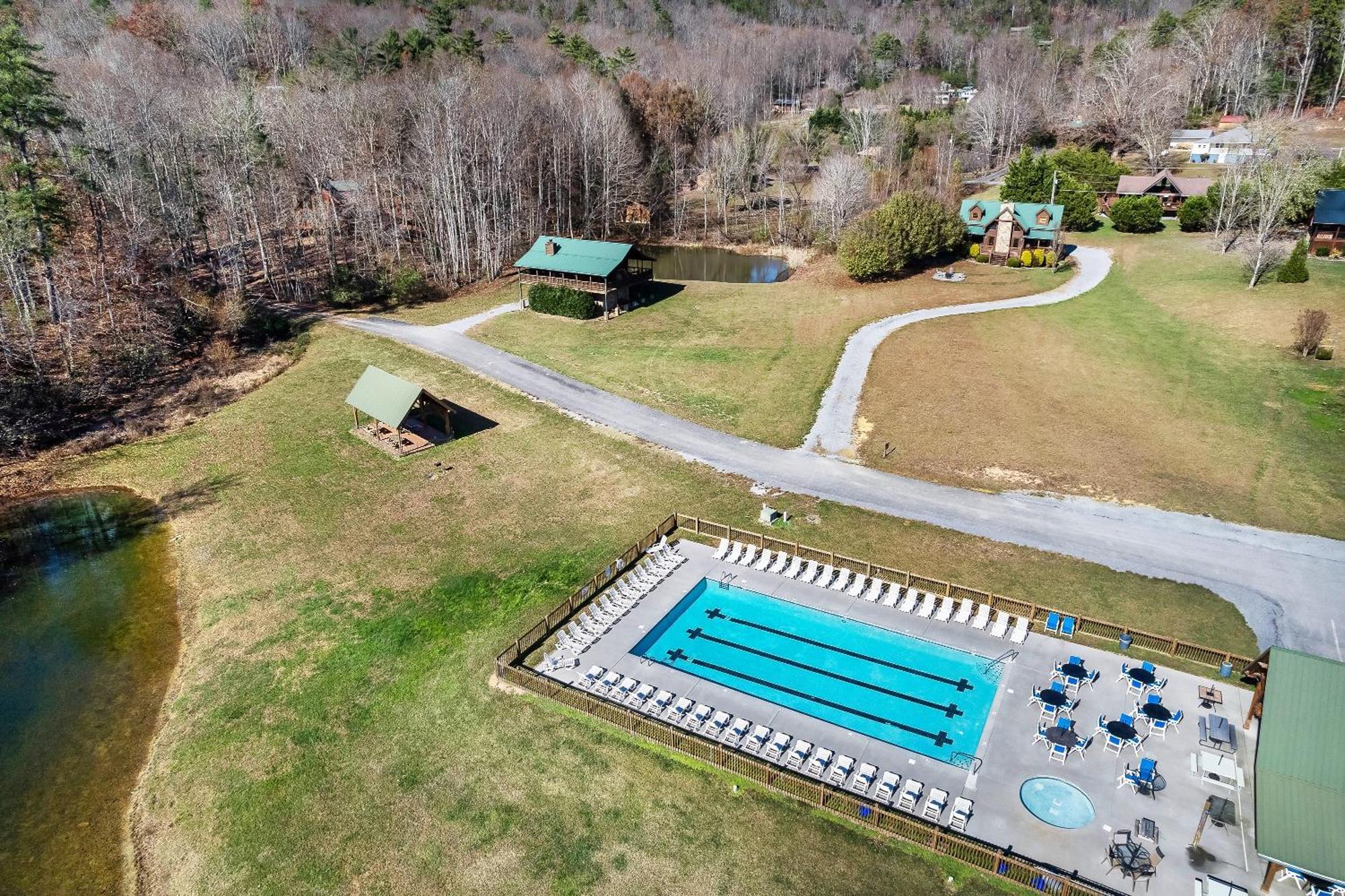 Spectacular Mtns Views With Private Hot Tub With Pool Table And Private Pond Villa Sevierville Bagian luar foto
